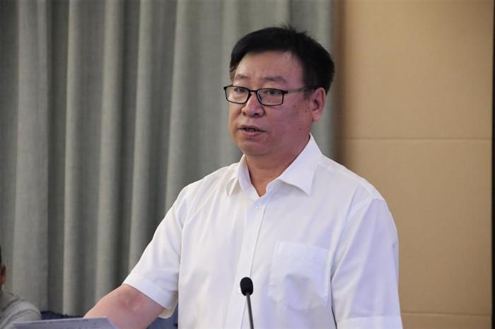 刘庆霖宣读发布词▲杨志新宣读《第四届中华诗人节致海内外诗人史》